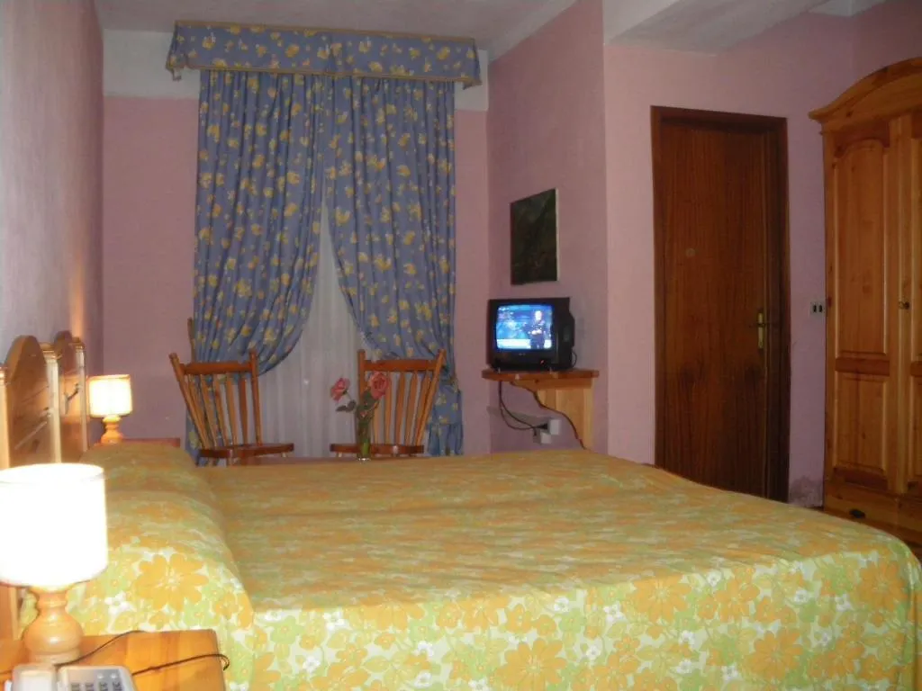 Hotel Delle Alpi Vagli di Sotto 3*,